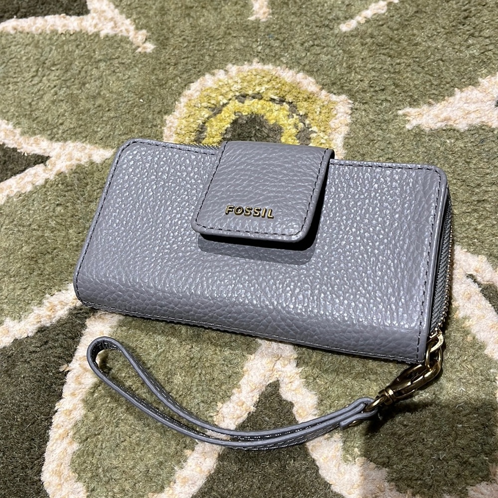 Fossil wristlet